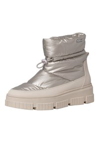 Bottine argent métallique avec une tige texturée, un design rembourré et une semelle beige épaisse. Présente une fermeture à cordon pour ajuster le maintien.