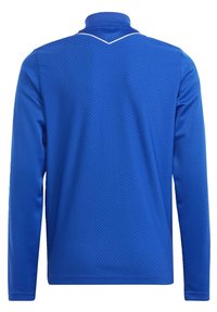 Blaues langärmeliges Hemd mit einem strukturierten Rautenmuster. Hat einen hohen Kragen und weiße Akzentnähte entlang des Ausschnitts.