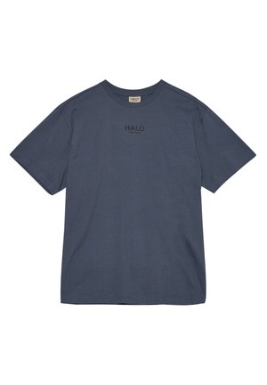 Mørkeblå bomulds T-shirt med korte ærmer. Har en rund halsudskæring og et lille sorttryk, der står "HALO" på forsiden.