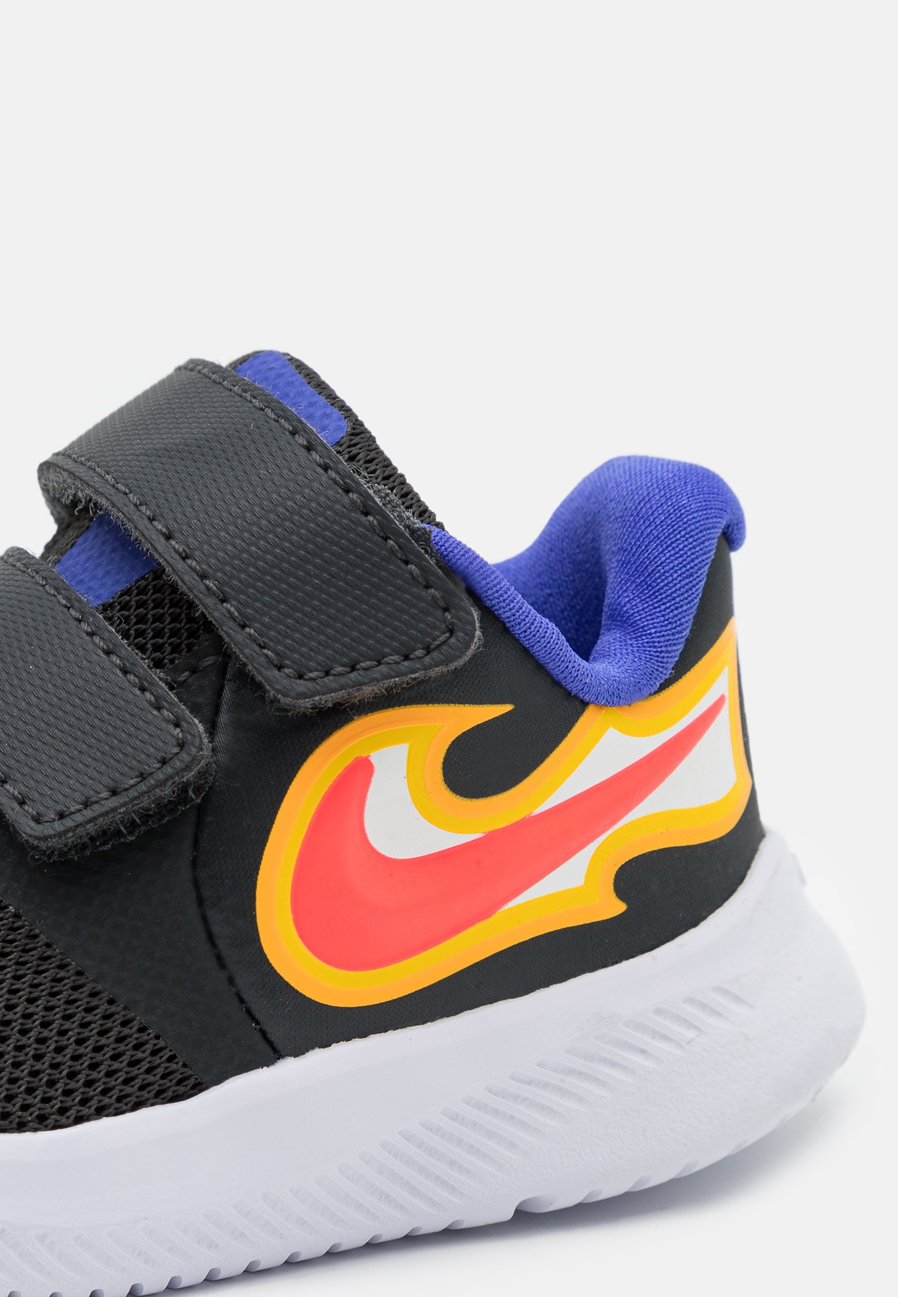 Nike Performance STAR RUNNER 2 FIRE UNISEX - Zapatillas de running neutras  - dark smoke grey/laser crimson/gris oscuro - Zalando.es