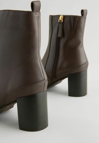 Next FOREVER COMFORT REGULAR WIDE FIT - Kotníkové boty - chocolate brown leather
