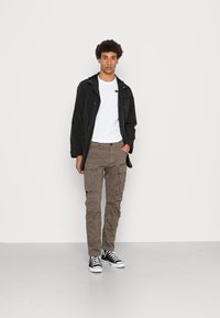 G-STAR ROVIC ZIP 3D STRAIGHT TAPERED - Calças cargo - brown