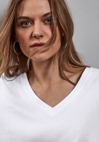 Street One V-NECK - Jednoduché tričko - weiß