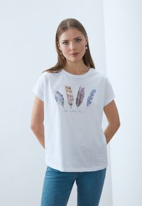 White cotton t-shirt featuring a design of five colorful feathers and the text "life is beautiful" below. Casual fit, short sleeves.