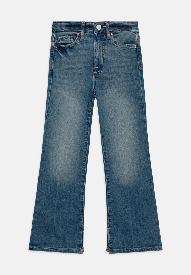 Jeans em denim azul claro com boca de sino e cintura alta, apresentando bolsos frontais, fecho de botão e bainhas desfiadas. Textura desbotada em todo o comprimento.