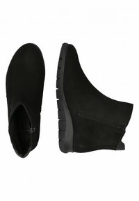 Stivali neri alla caviglia in morbida suede, con cerniera laterale, punta rotonda e suola in gomma spessa con grip testurizzato.