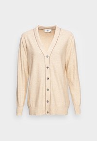 Beżowy kardigan z dekoltem w szpic, długimi rękawami oraz rzędem ciemnych guzików. Miękka tekstura z delikatnym melanżowym wzorem i prążkowanymi mankietami.