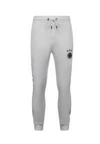 Witte sportjoggers met een trekkoord in de taille, zwarte accenten aan de zijkanten, een rond logo en drie sterren boven het logo.