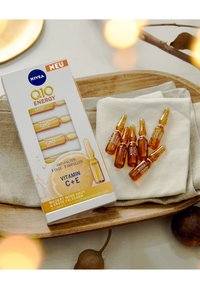 NIVEA Q10 ENERGY GLOW BOOST 7 DAY - 7 AMPOULES - Huidverzorgingsset