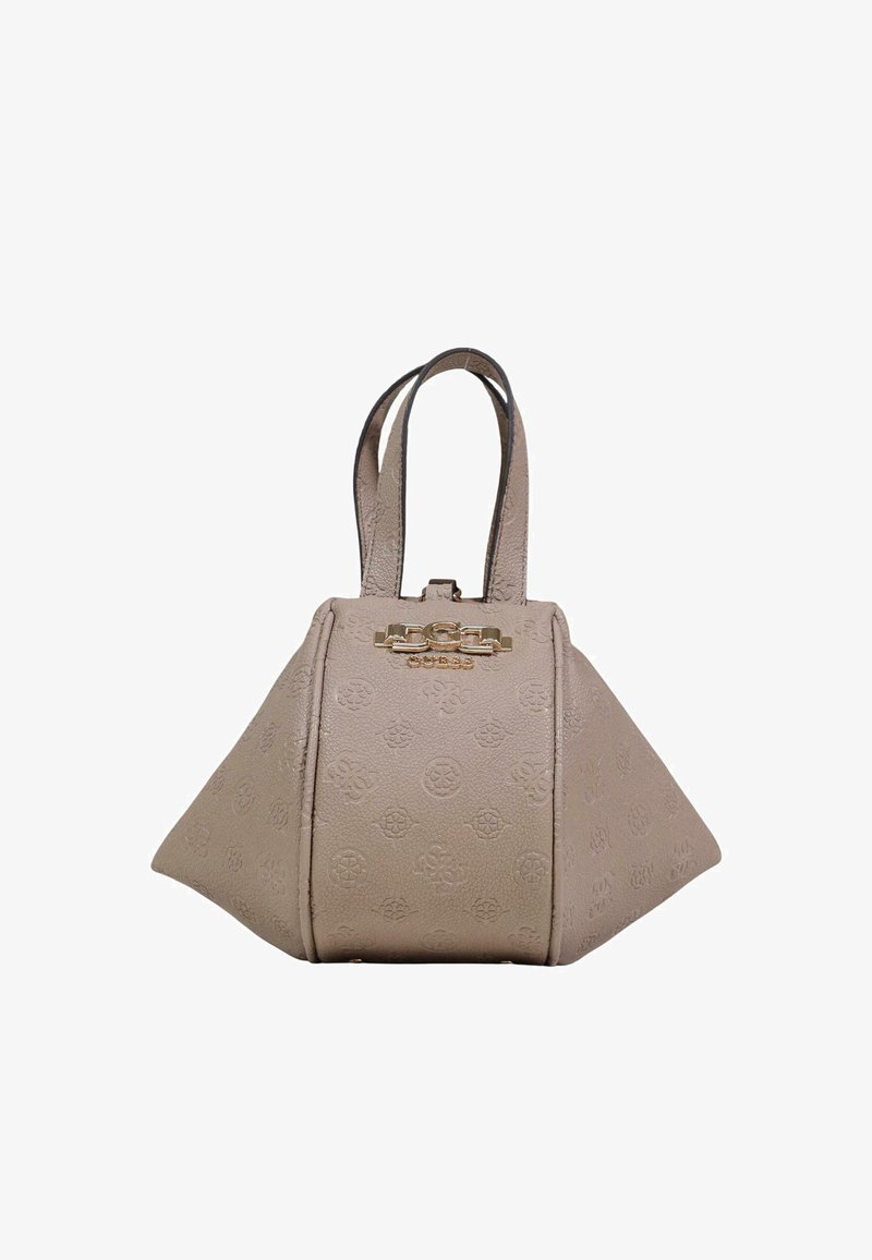 Sac à main taupe en forme de trapèze avec motifs en relief, doubles anses et logo en métal doré sur le devant.