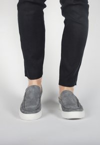 Blackstone Slipper - grey pinstripe