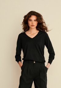 Next V-NECK JUMPER - Pulover - black