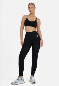 SQUATPROOF LEGACY SEAMLESS STRAP BACK  - Sport-bh met light support - black