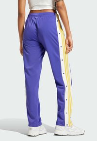 adidas Originals BREAK  - Tracksuit bottoms - energy ink   bold gold
