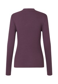 Dlhý rukáv, priliehavý top v tmavofialovej rebrovanej tkanine. Okrúhly výstrih s minimalistickým dizajnom. Hladká textúra a žiadne viditeľné ozdoby.