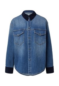 Camicia di jeans azzurro chiaro con colletto in velluto a coste scuro, dotata di due tasche sul petto, chiusura a bottoni e maniche lunghe con polsini scuri.