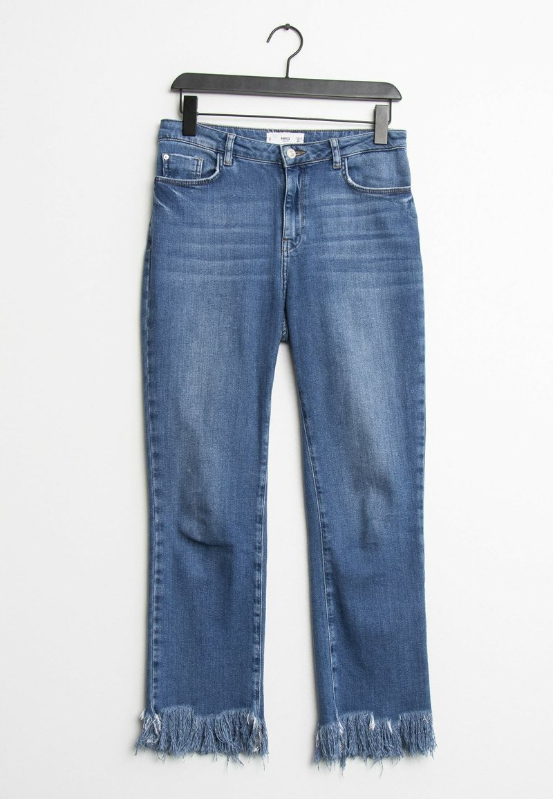 Jean en denim bleu avec une coupe droite, présentant un ourlet effiloché et un léger effet de décoloration sur les cuisses. Taille mi-haute, avec des poches avant.
