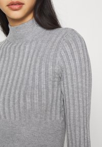 Even&Odd Sweter