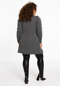 YOEK Strickkleid - black