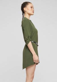 Cloud 5ive TURN-UP MIT GÜRTEL - Bluza - green