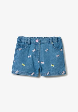 Shorts en denim avec une taille élastique, couleur bleu clair, présentant des broderies multicolores en forme de nœud et deux poches à l'avant. Détail de bouton rose.