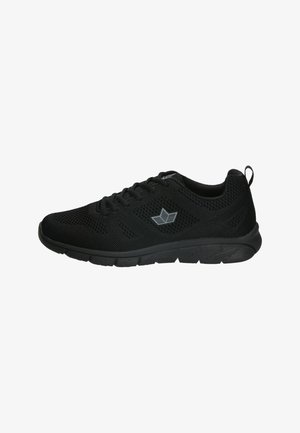 Schwarzer Sportschuh aus Netzstoff, mit einer strukturierten Oberfläche, Schnürdesign und einer Gummisohle mit unterstützendem Fersenbereich.