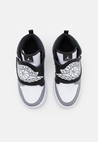 Jordan SKY JORDAN 1 - Baskets montantes - white/black/particle grey