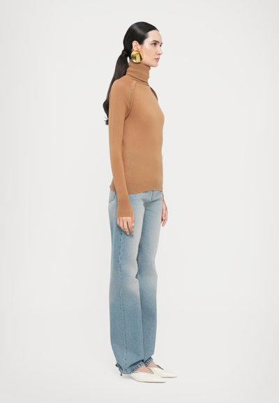 Victoria Beckham Neule - camel