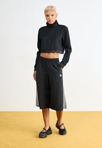 adidas Originals CAPRI - Calções - black