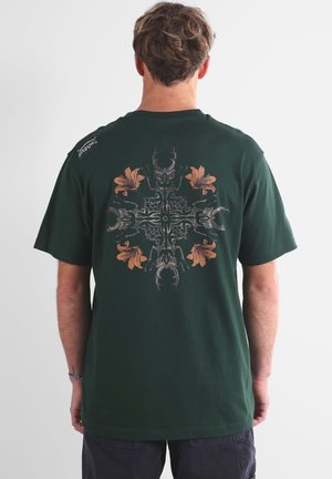 SCARAB - T-shirt imprimé - mountain green