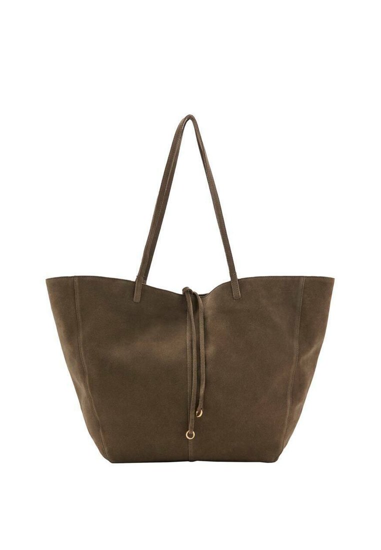 Grand sac fourre-tout en daim vert olive avec deux longues anses, fermeture froncée et texture lisse. Design minimaliste sans motifs supplémentaires.