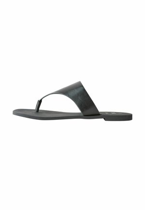 Svarta flip-flop sandaler med en bred, slät rem i tongsdesign, platt gummisula och en matt yta.