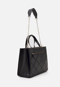 Zwart gewatteerde handtas met een gestructureerde vorm, voorzien van een voorvak met rits en dubbele handvatten, inclusief een afneembare kettingriem.