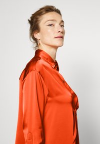 Birgitte Herskind BARBA SHIRT DRESS - Vestido de cocktail / Vestido de festa - mandarin red
