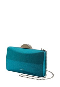 Obdélníkové listové psaníčko v barvě modrozelené s kovovým zapínáním a stříbrným řetízkovým páskem, značeno malým logem "NALI" uprostřed přední strany.