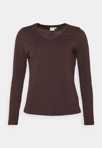 Braunes Langarm-T-Shirt mit V-Ausschnitt, aus weichem Stoff gefertigt, mit schmaler Passform, dezenten Seitennähten und kleinem Logo am Saum.