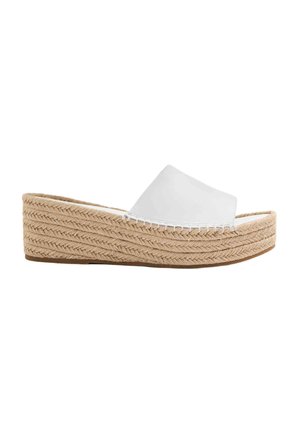Hvid læder slip-on kilehæl sandal med tyk flet jute platformsål og åben tå, set fra siden.