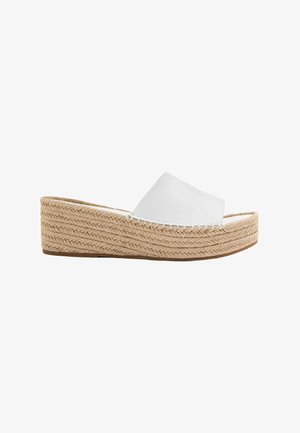 Marks & Spencer, FLATFORM - Muiltjes met hak - white
