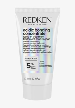 Tratamiento sin aclarado de Redken en un tubo blanco, 50 ml. Presenta texto negro en negrita, acentos holográficos y etiquetas para el uso del producto y los ingredientes.
