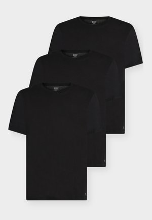 Trys paprasti juodi trumpomis rankovėmis marškinėliai su apvalia iškirpte, dengiantys vienas kitą ir išdėstyti vertikaliai ant balto fono.