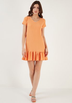 REGULAR FIT - Robe de jour - light orange