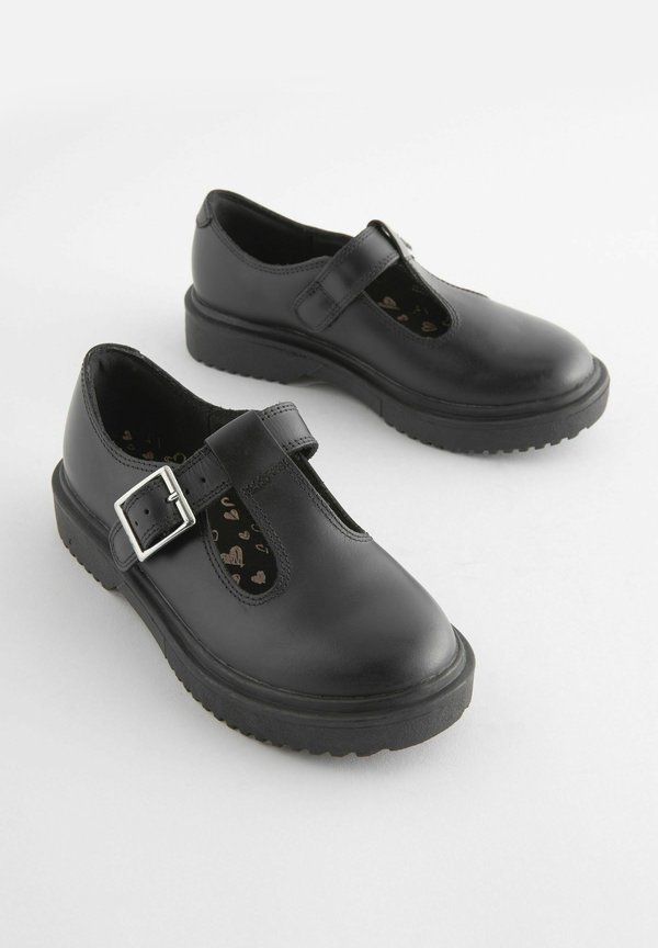 CHUNKY SCHOOL – REGULAR FIT – Riemchenballerina