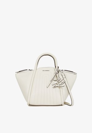 Geantă de mână din piele albă cu un design structurat, textură canelată, mânere duble și curea de umăr detașabilă. Include detalii cu logo de nuanță argintie.