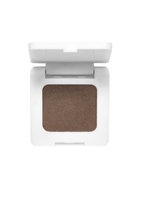 Bruine shimmer oogschaduw in een vierkant wit compact met een doorzichtig deksel. Soepele textuur met een fijne shimmerafwerking, ontworpen voor gemakkelijke applicatie.