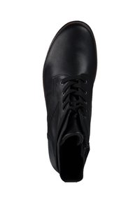 Boots alla caviglia in pelle nera con punta rotonda, chiusura con lacci frontale e cerniera laterale. Texture liscia con leggeri dettagli di cucitura.