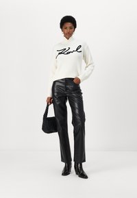 KARL LAGERFELD Pulóver - white/black