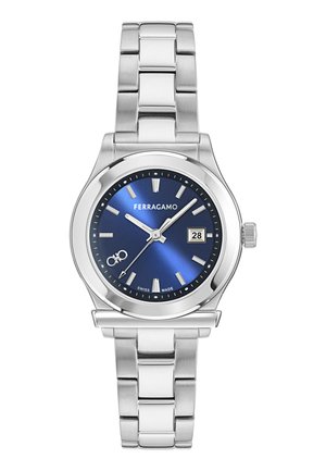 Srebrna moška ura Ferragamo z modrim številčnico, srebrnimi oznakami ur, okencem za datum na 3. uri in zapestnim trakom iz povezane kovine.