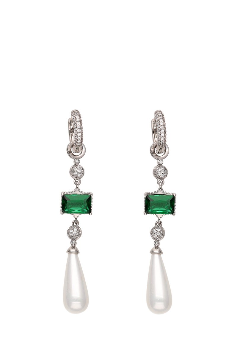 Visící náušnice obsahují obdélníkový zelený kámen obklopený malými čirými kamínky, pod nímž se nachází bílá kapková perla. Stříbrné kovové akcenty.
