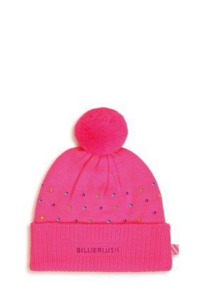 Bonnet tricoté rose vif avec pompon, petits strass multicolores, revers plié et nom de marque brodé "BILLIEBLUSH" sur fond blanc.