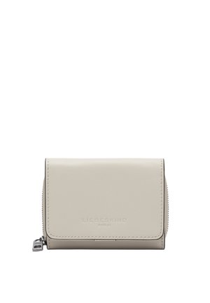 Beżowy skórzany portfel z klapą i zamkiem błyskawicznym, z wytłoczonym logo "Liebeskind Berlin" na froncie.